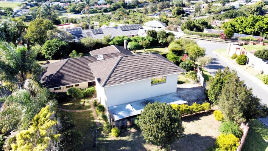 5 Bedroom Property for Sale in Vincent Heights Eastern Cape
